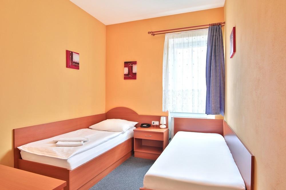 פראג Attic Hotel מראה חיצוני תמונה
